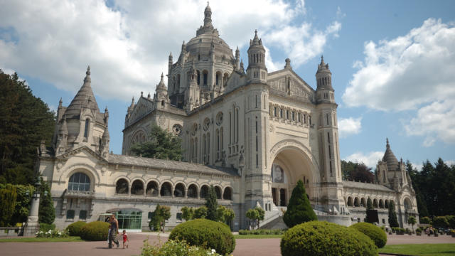 Basilique Sainte Thérèse De Lisieux ©j. Boisard