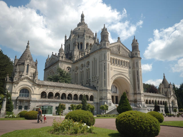 Basilique Sainte Thérèse De Lisieux ©j. Boisard