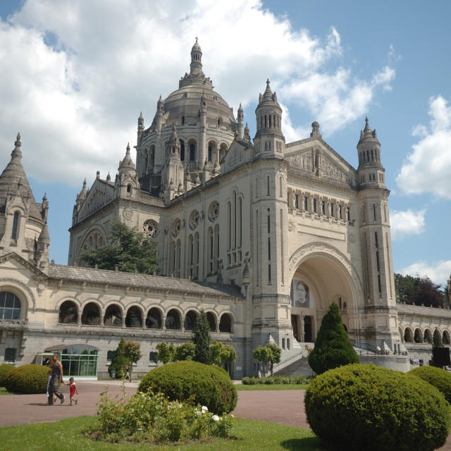 Basilique Sainte Thérèse De Lisieux ©j. Boisard