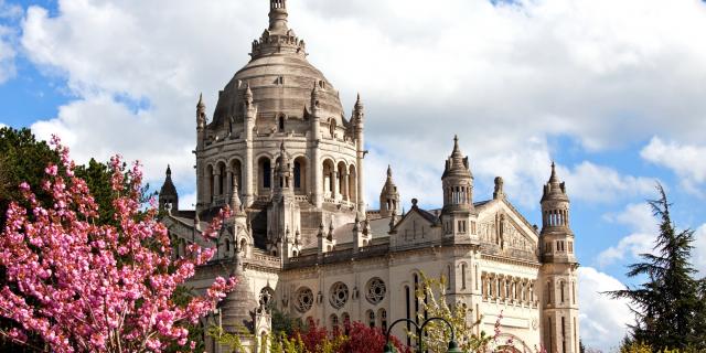 Basilique Sainte-Thérèse de Lisieux