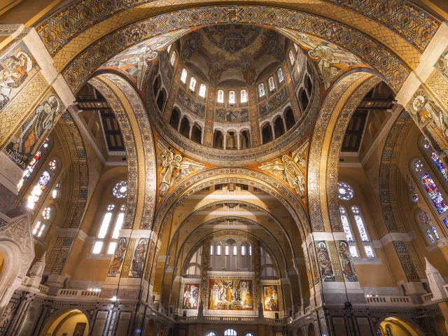 Basilique Sainte-Thérèse de Lisieux