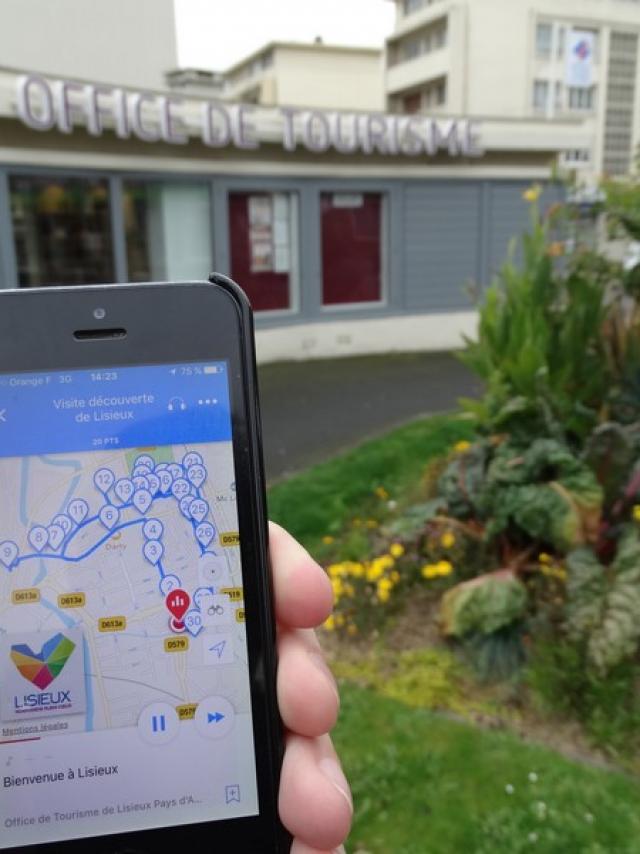 Visite De Lisieux Avec Smartphone