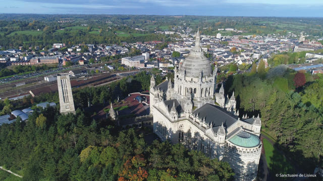 Vue aérienne de la Basilique de Lisieux