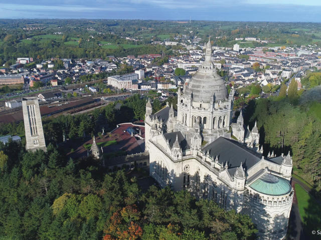 Vue aérienne de la Basilique de Lisieux