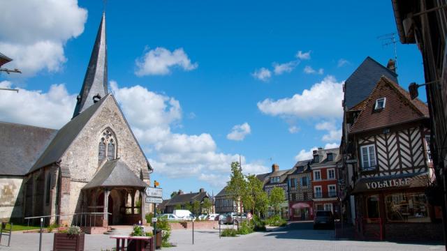 Eglise De Moyaux