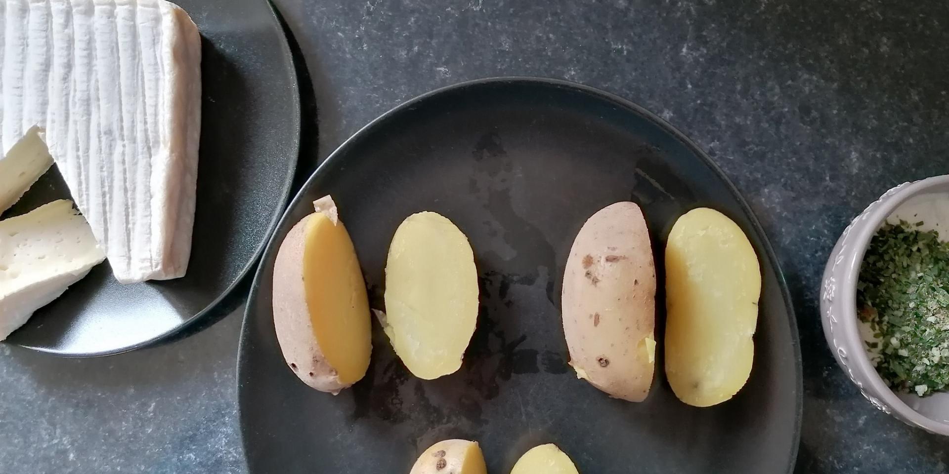 Pommes De Terre Au Pont L'evêque Couper Après Cuisson ©d Coudray