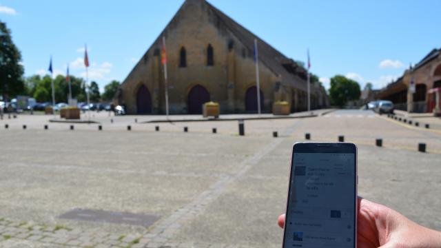 Visite de Saint-Pierre-sur-Dives avec smartphone