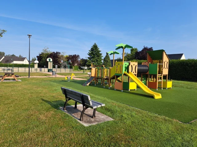 Aire De Jeux Pour Enfants La Vespiere Friardel